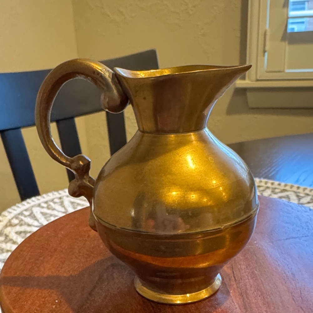 Elegant Gold Vase